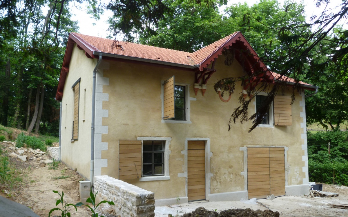 Reconstruction d'une maison en pis