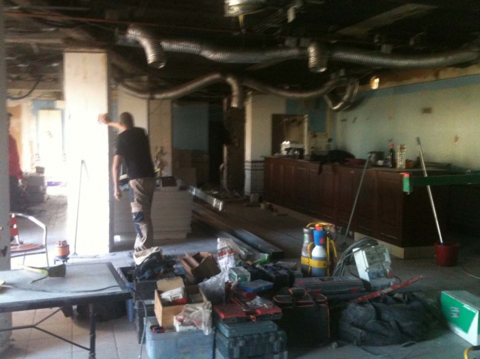 Rhabilitation d'un ancien bar en Caf Lounge : Av. travaux